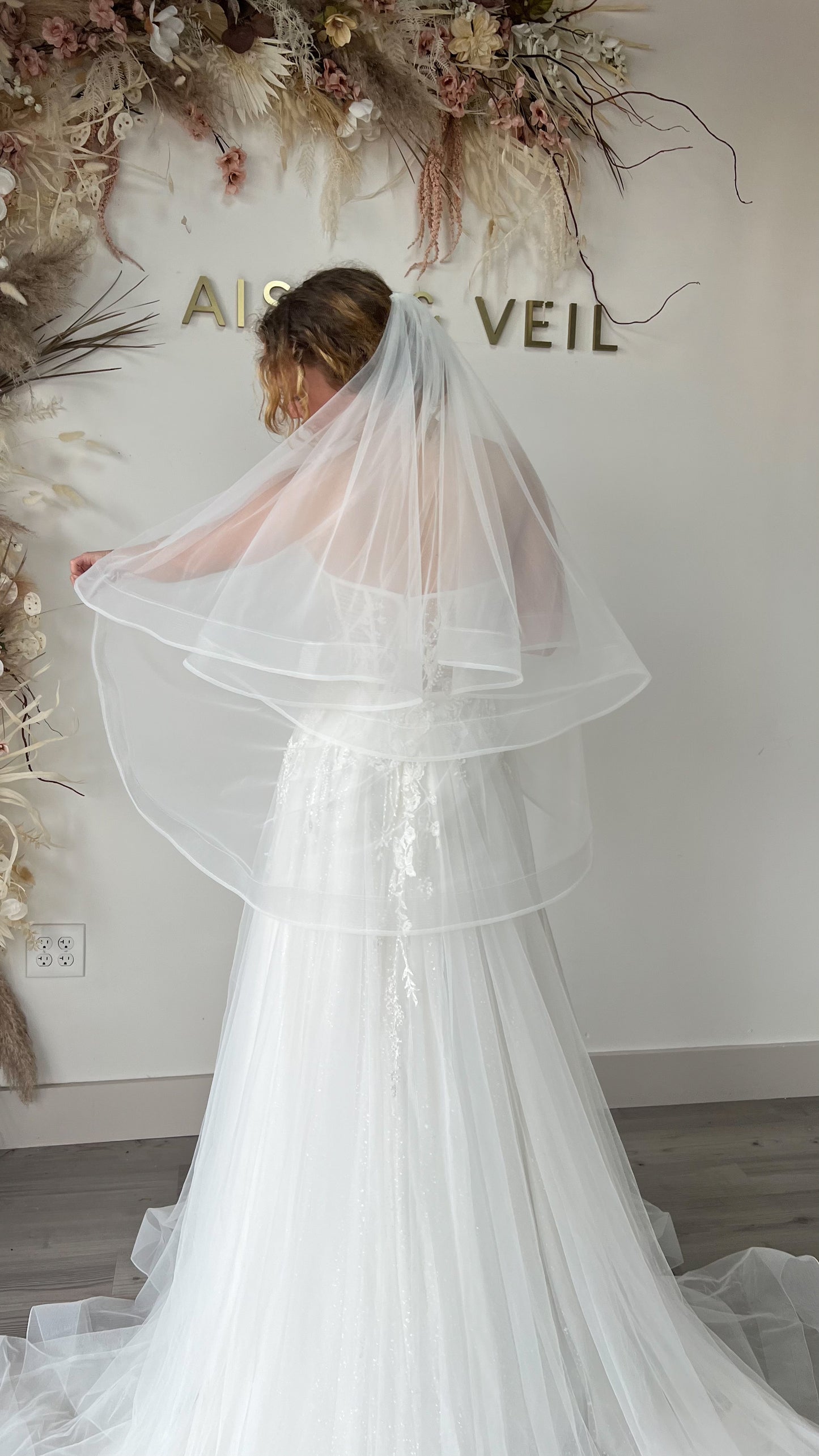 Horsehair Two-Tier Fingertip Veil