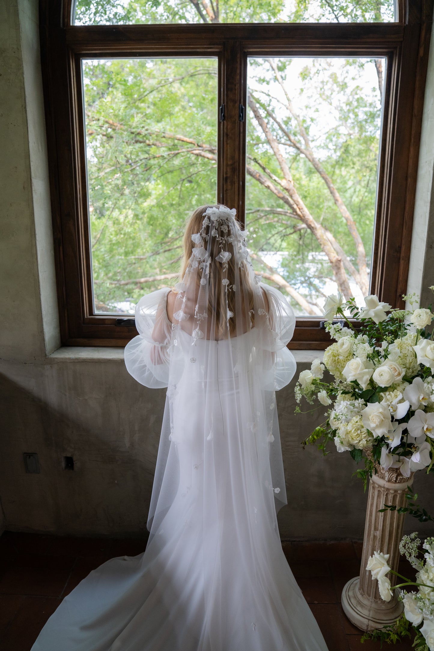 Waterfall 3D Floral Waltz Veil