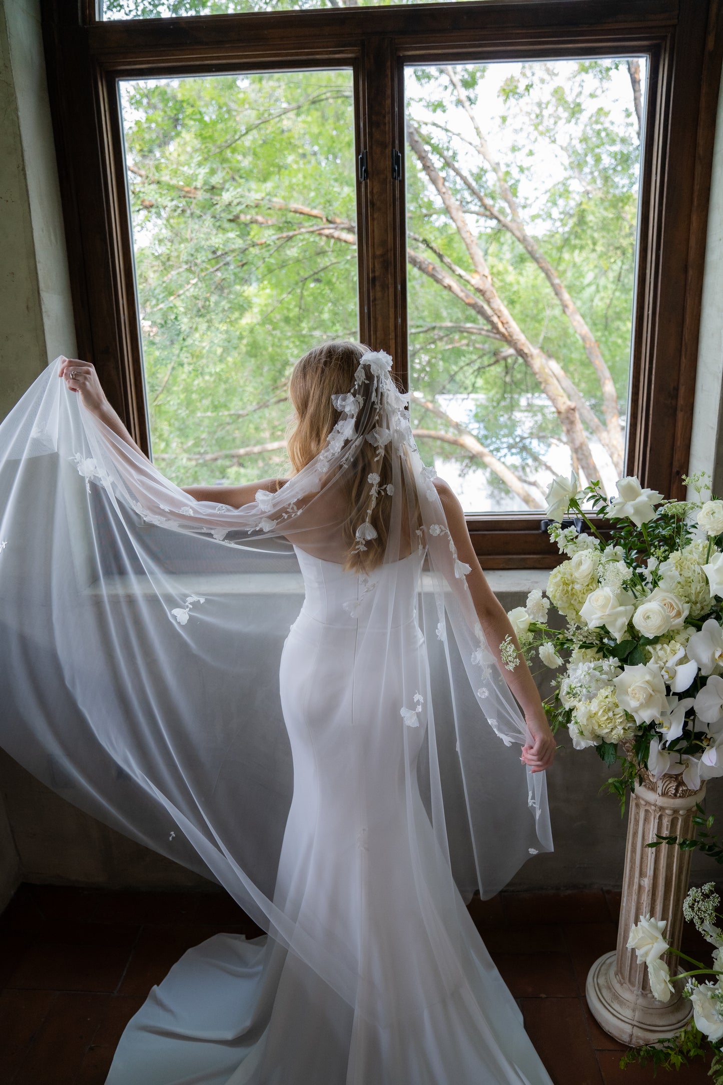 Waterfall 3D Floral Waltz Veil