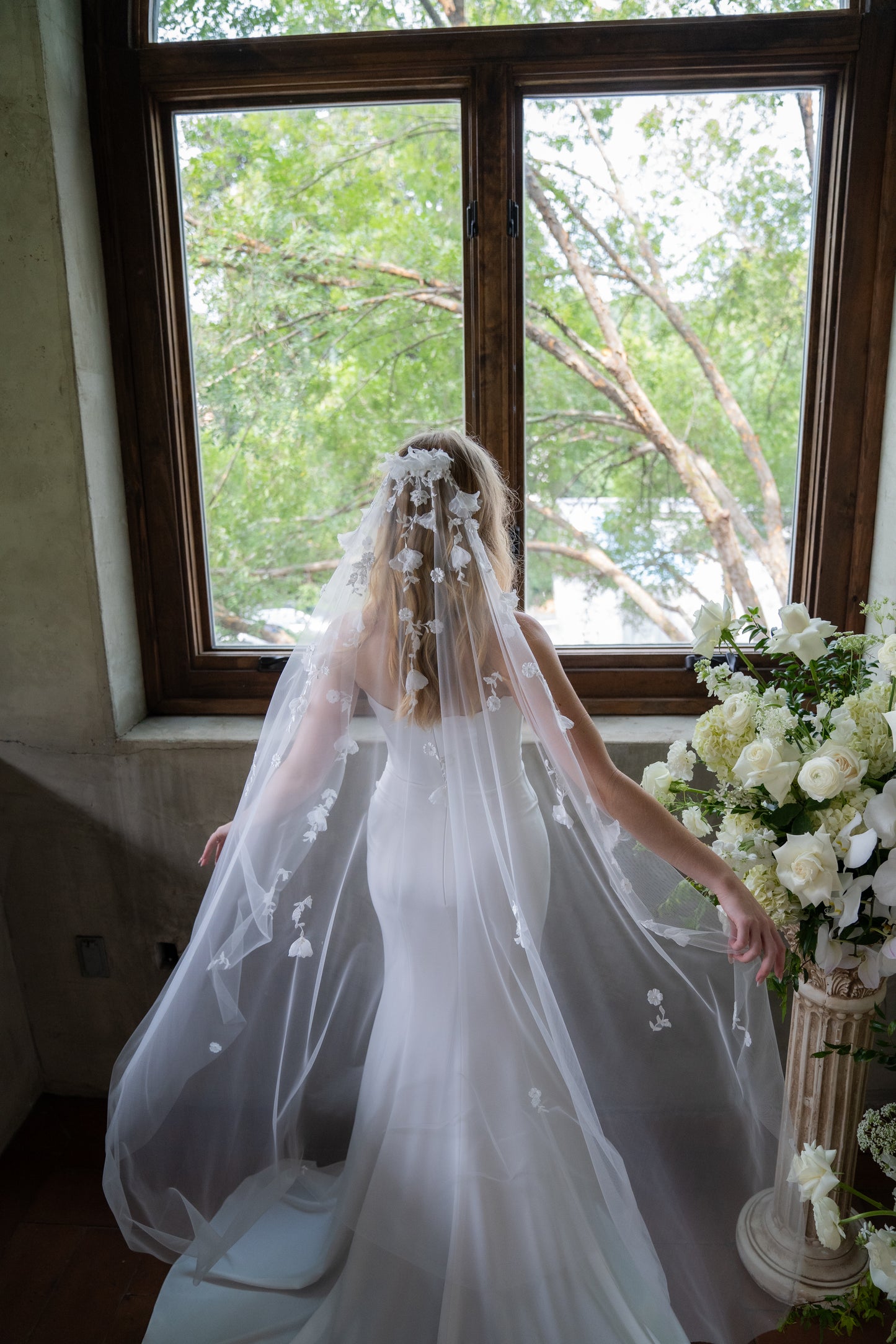 Waterfall 3D Floral Waltz Veil