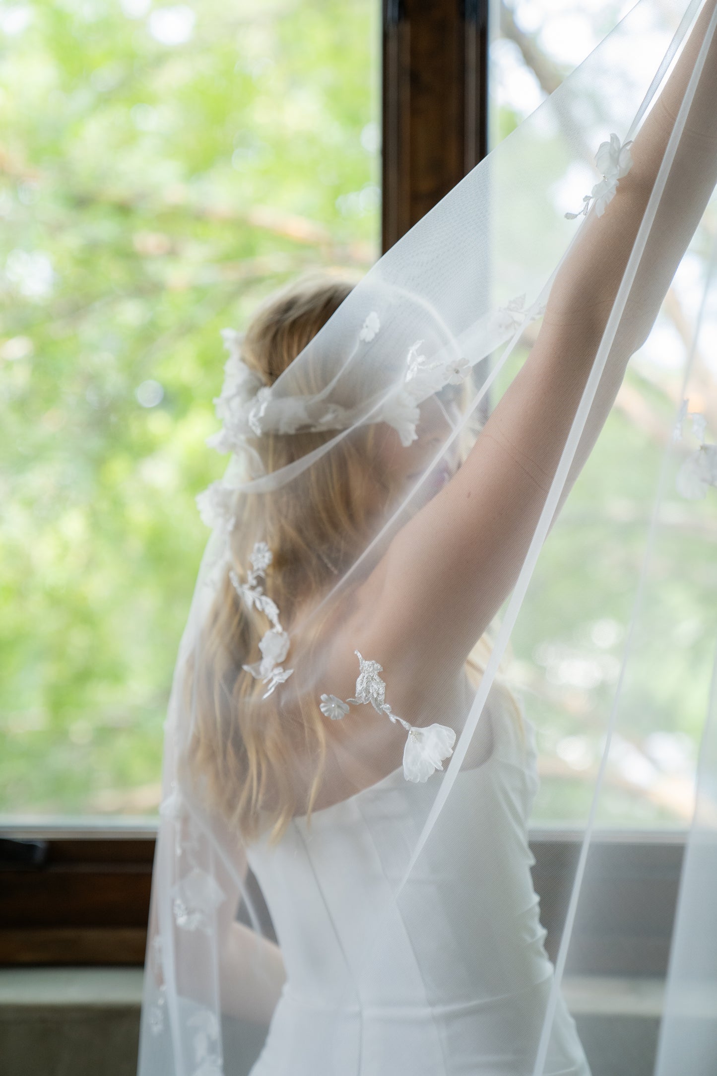 Waterfall 3D Floral Waltz Veil